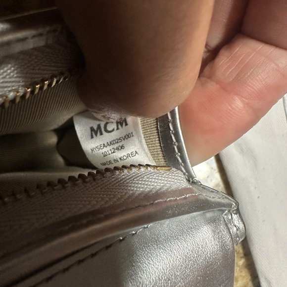 🚨🚨SOLD🚨🚨🚨MCM Silver Wallet Bundle (All Inclusive) - Picture 3 of 4